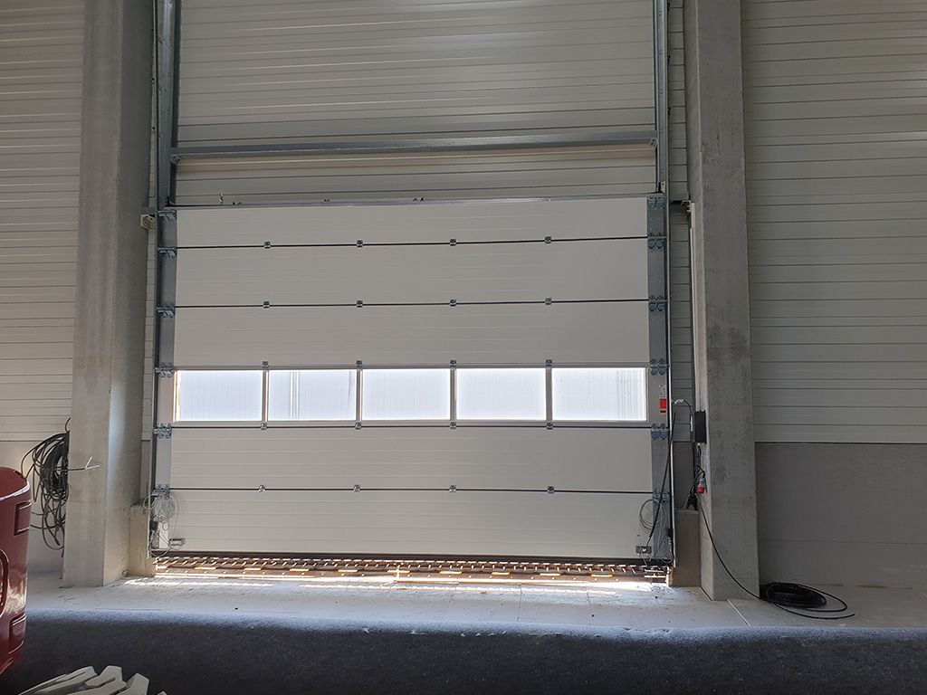 Installation von Rolltoren und Schnelltoren in Logistikzentren